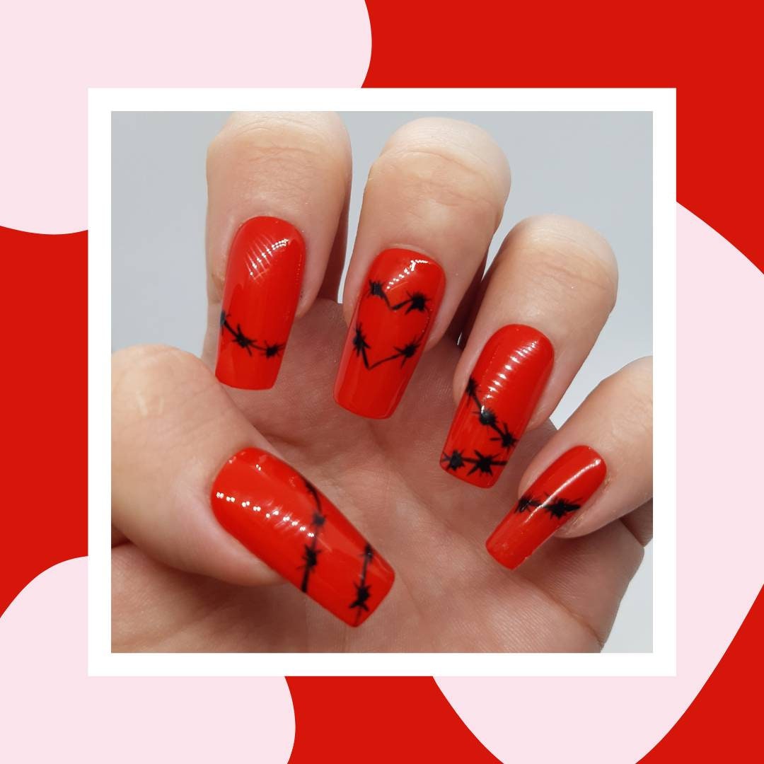 Nailpro - 🖤🤍🧵 @jadenails.mi . . . . #nailpro #nailpromagazine  #nailpromedia #nailart #naildesign #nailsofinstagram #2022nails #heartnails  #longnails | Facebook