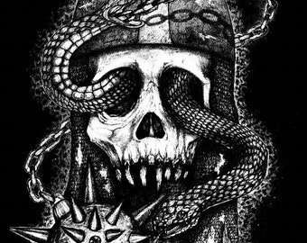 Peut inclure: Illustration en noir et blanc d'un crâne avec un serpent enroulé autour. Le crâne porte un casque avec une chaîne attachée. Une boule à pointes est suspendue à la chaîne.