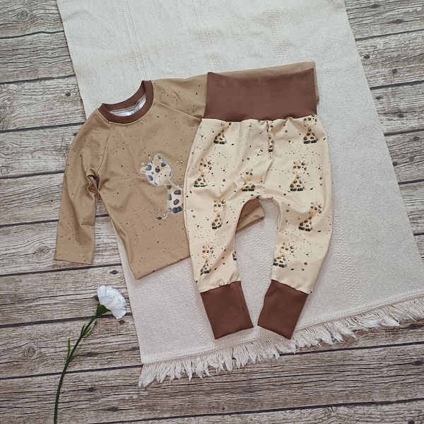 Baby-Set mit Raglan-Shirt und Pumphose Größe 74/80 Druck Giraffen Junge Mädchen neutral mitwachsend
