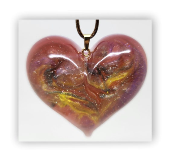 Handmade jewelry heart shape resin artistic necklace.