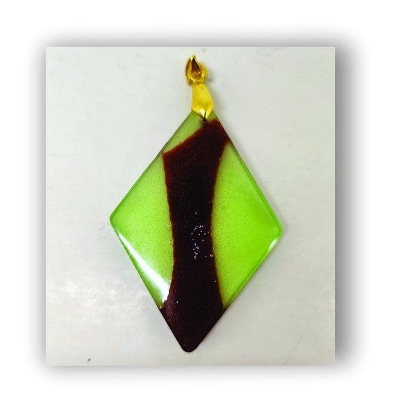 Handmade resin artistic earring, glow in the dark.
