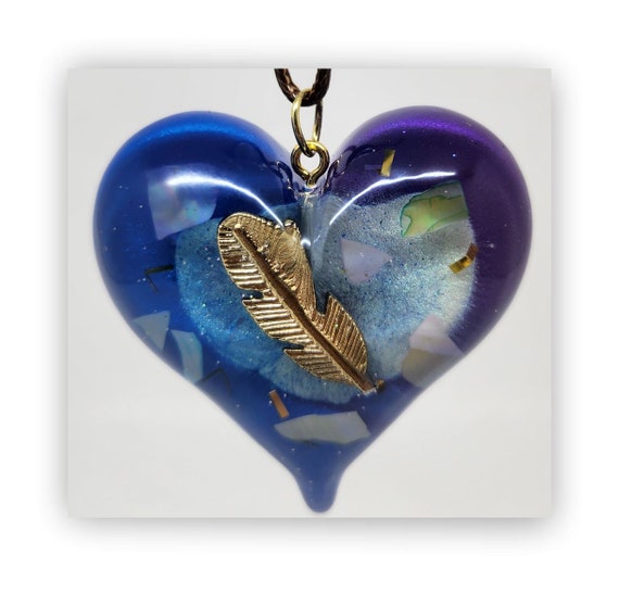 Handmade jewelry heart shape resin artistic necklace.