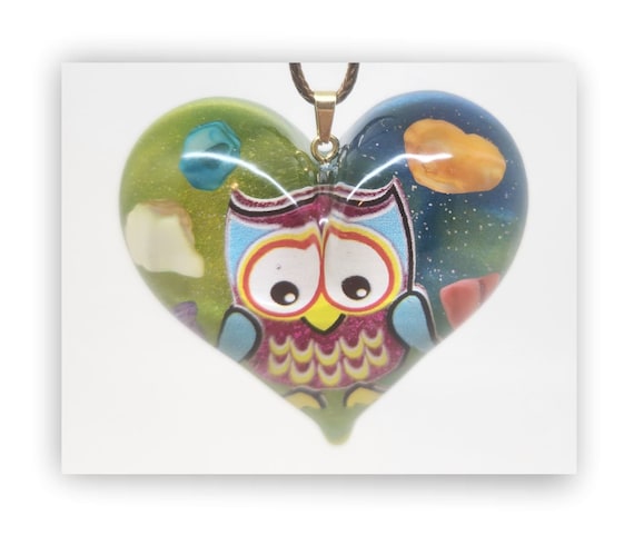 Handmade jewelry heart shape resin artistic necklace.
