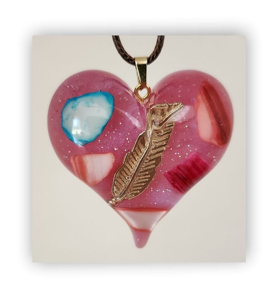 Handmade jewelry heart shape resin artistic necklace.