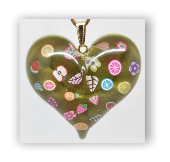 Handmade jewelry heart shape resin artistic necklace.