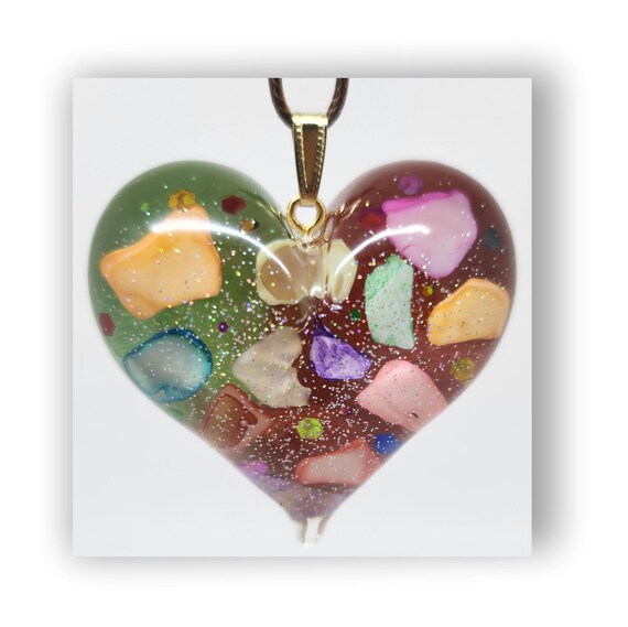 Handmade jewelry heart shape resin artistic necklace.