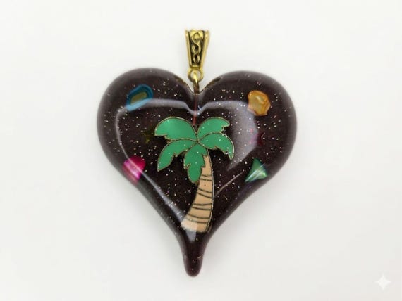 Handmade jewelry heart shape resin artistic necklace.