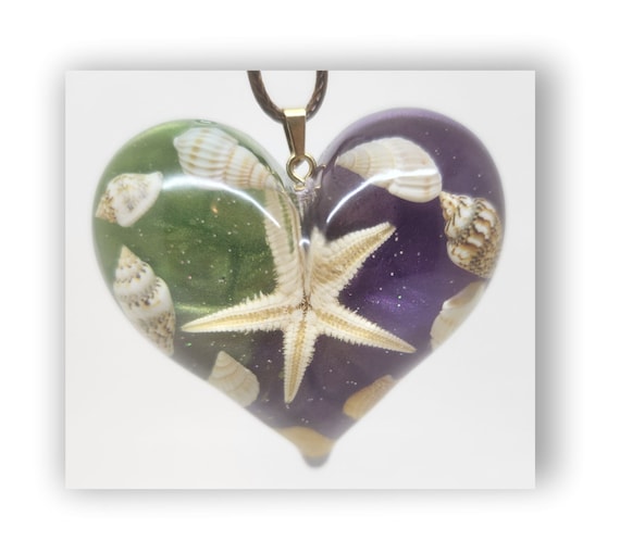 Handmade jewelry heart shape resin artistic necklace.