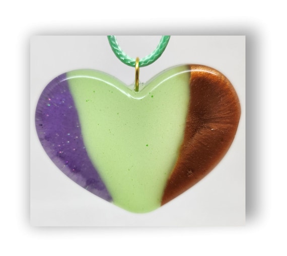 Handmade jewelry heart shape resin glow in the dark artistic necklace.