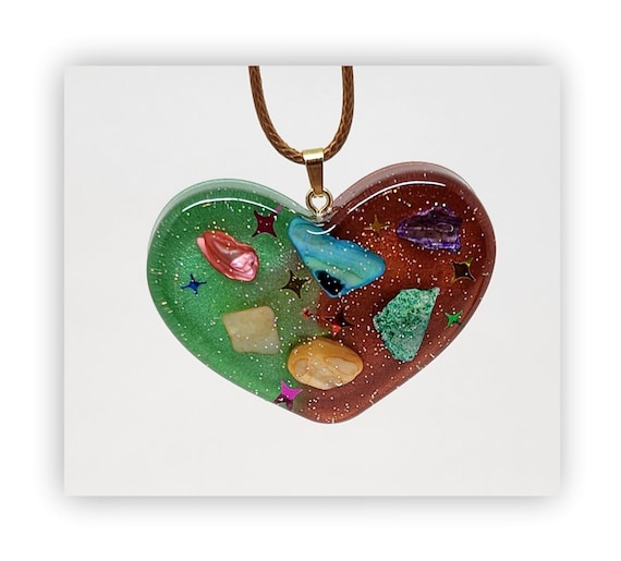 Handmade jewelry heart shape resin artistic necklace.