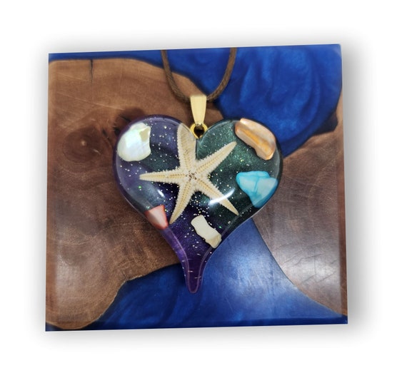 Handmade jewelry heart shape resin artistic necklace.