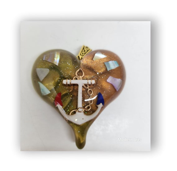 Handmade jewelry heart shape resin artistic necklace.