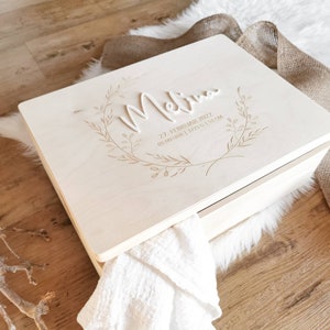 XL Erinnerungsbox personalisiert Erinnerungskiste Holzkiste Holzbox Geschenkidee Geburt Taufe Sternenkind versch. Motive Bild 1