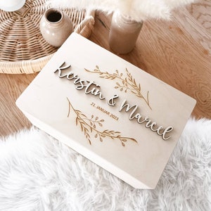 XL Erinnerungsbox personalisiert Erinnerungskiste Holzkiste Holzbox Geschenkidee Hochzeit Geburt Ranken oben u. unten Bild 1