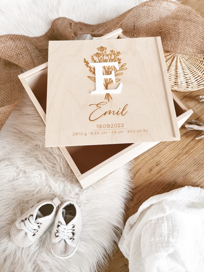 XL Erinnerungsbox personalisiert Erinnerungskiste Holzkiste Holzbox Geschenkidee Geburt Taufe Sternenkind Bouquet Strauß Bild 5