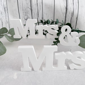 Raysin lettering Mrs and Mrs as table decoration white