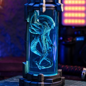 Custom Alien Creature Resin Lamp Wood, Alien Epoxy Lamp, Sci-Fi Horror Being Night Light, Table Lamp, Gift For Him, Halloween Gifts