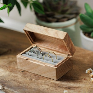 VINTAGE JEWELRY BOX for Women, Custom Engraved Jewelry Box, Bridesmaid Jewelry Box, Jewelry Organizer, Custom Wood Jewelry Box