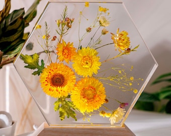 Lampada in resina con girasoli fatta a mano: luce notturna a forma di fiore personalizzata