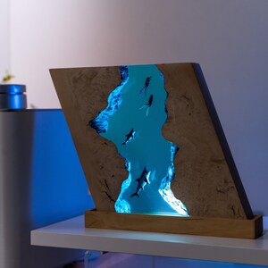 Lámpara de resina epoxi SHARK & DIVER, lámpara de resina epoxi personalizada, luz de noche de resina, lámpara de arte de madera de resina, luz de noche personalizada, luz de noche personalizada