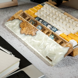 Holz-Harz Mechanische Tastaturhülle, Mechanische Tastatur-Handgelenkauflage 2 in 1, Benutzerdefinierte Handgelenkauflage mit Tastenkappenaufbewahrung, Holz-Tastaturabdeckung