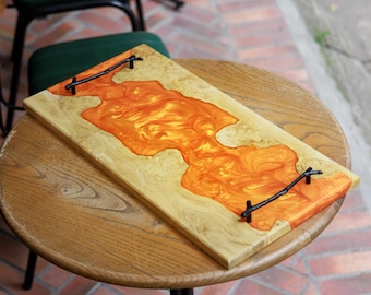 Personalisiertes Serviertablett Holz Epoxidharz, Epoxidharz-Käsetablett, personalisiertes Hochzeitsgeschenk, handgefertigte Geschenke, Einweihungsgeschenk
