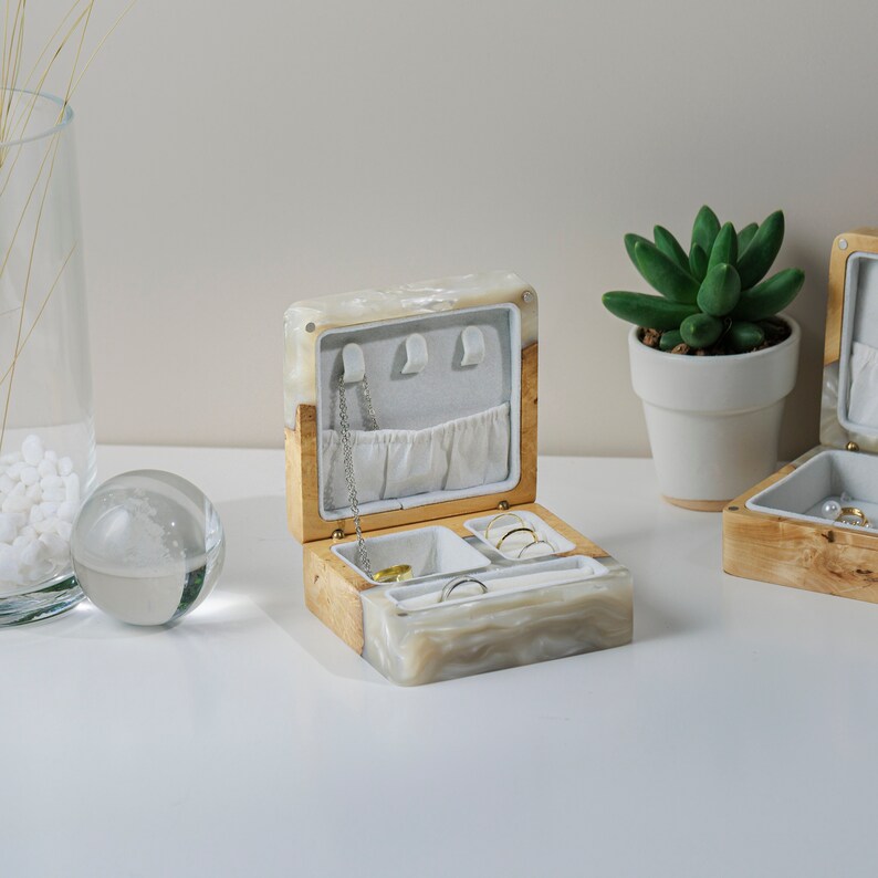 ELEGANT JEWELRY BOX for Women, Custom Engraved Jewelry Box, Bridesmaid ...