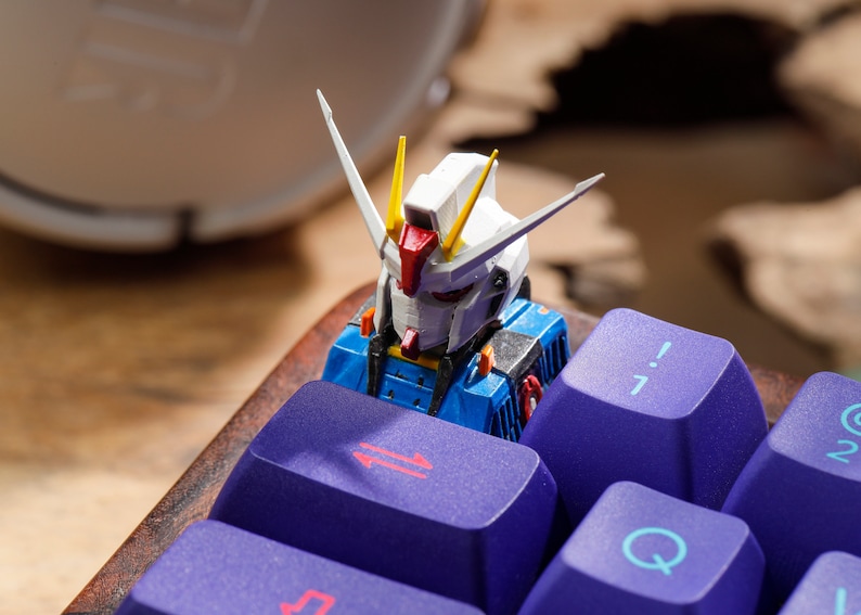 GUNDAM on FOREST Resinlampa, Anpassad Robot Epoxilampa, Japansk Skrivbordslampa, Bordlampa, Resinträkonstlampa, Personlig Gåva för Inredning Hemmet Gundam Keycap 2