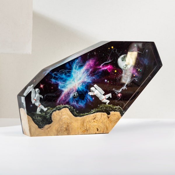 ASTRONAUTS in INTERSTELLAR SPACE Epoxy Lamp, Galaxy Space Resin and Wood Night Light, Spacecraft Custom Night Light