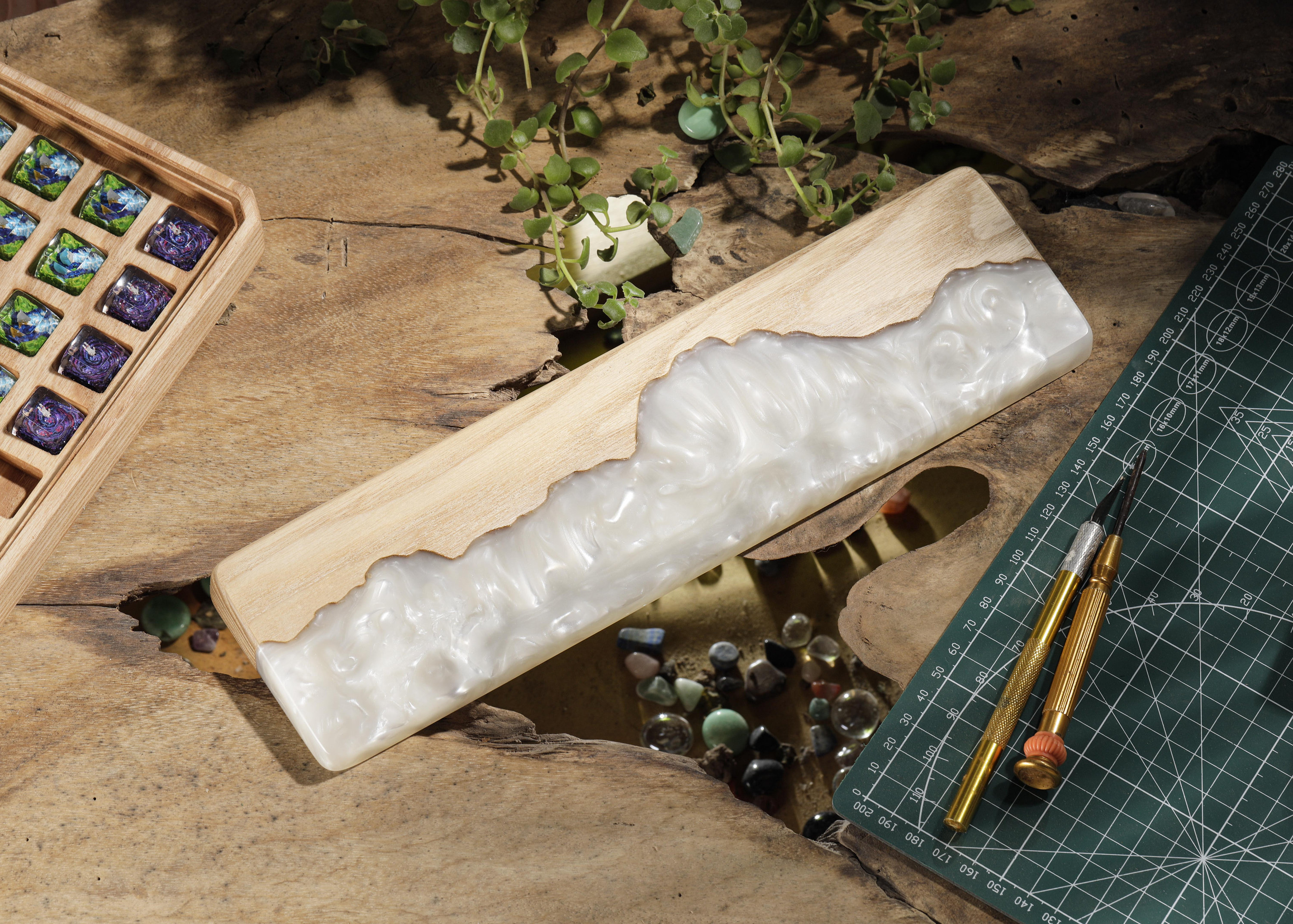 Pearl Artisan Wrist Rest, Resin Keyboard Wrist Rest, Custom Wooden Resin Wrist Rest, Custom Keyboard Wrist Rest, Handmade Gift