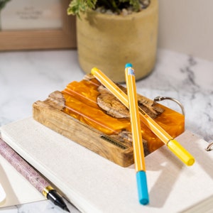 Benutzerdefinierte Schreibtisch Stifthalter, Harz und Holz Stiftablage, Minimalist Stiftablage, Artisan Stifthalter für Schreibtisch, Holz Stifthalter
