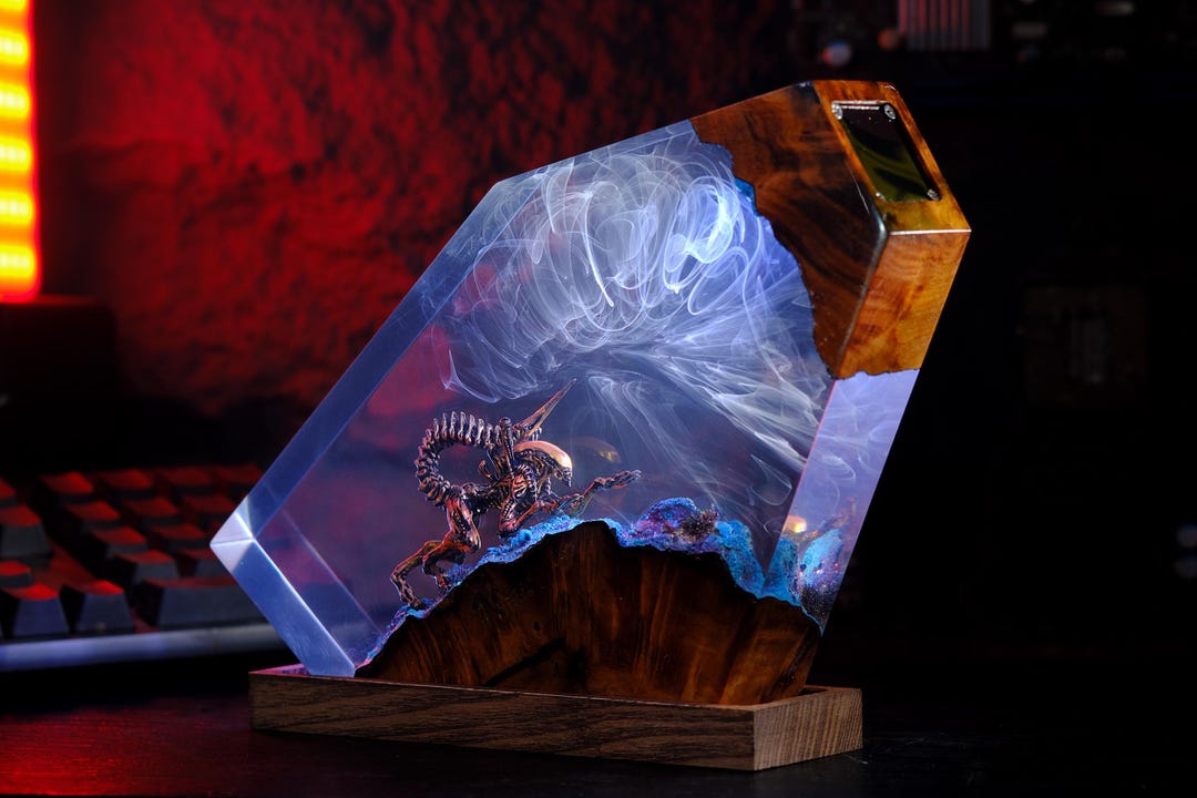 Custom Alien Creature Resin Lamp Wood, Alien Epoxy Lamp, Sci-fi Horror ...