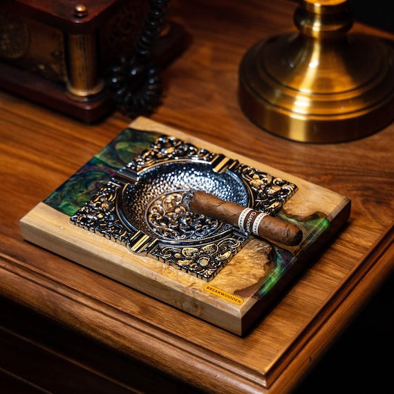 Custom Wood Resin Ashtray, Handmade Ashtray for Cigar, Custom Cigars  Astray, Vintage Ashtray Gift for Men