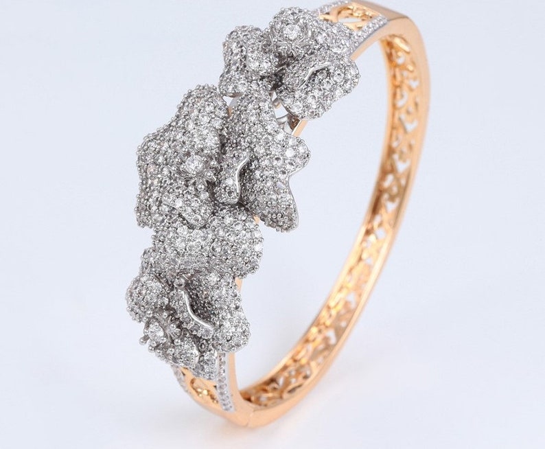 Modern Wedding Gift Elegant Bangle Gift for Her On-trend bracelet Royal Bangle Flower Detailed Bangle Designer Bangle Zircon Bangle