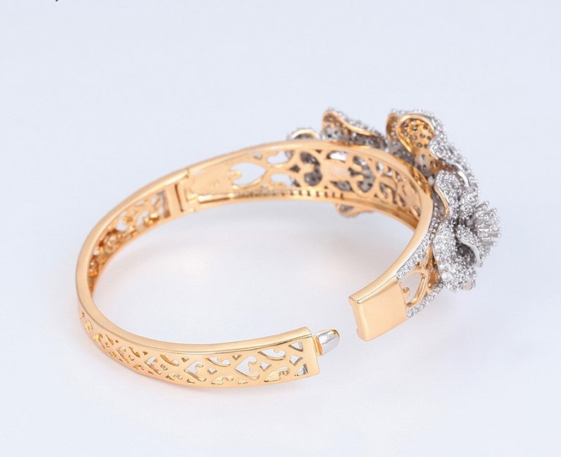 Modern Wedding Gift Elegant Bangle Gift for Her On-trend bracelet Royal Bangle Flower Detailed Bangle Designer Bangle Zircon Bangle