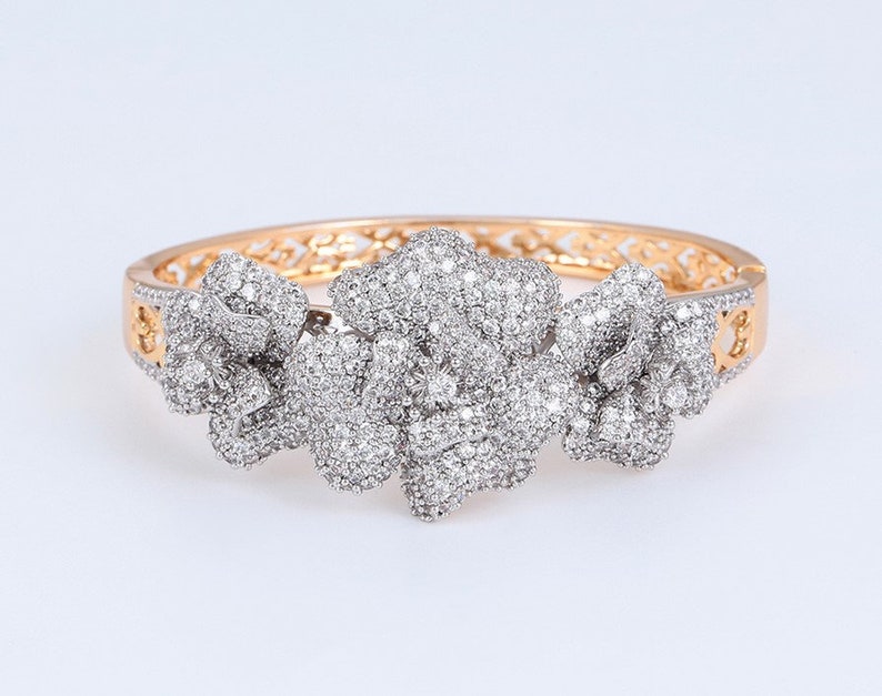 Modern Wedding Gift Elegant Bangle Gift for Her On-trend bracelet Royal Bangle Flower Detailed Bangle Designer Bangle Zircon Bangle
