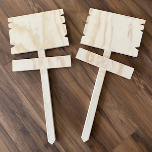 Blank ready to paint outdoor garden/yard/stake sign