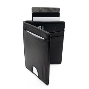 Billetera minimalista de cuero con bolsillo frontal delgado y bloqueo RFID plegable vertical WESTMADE Merwin - Ranura frontal de acceso rápido - Bolsillo con lengüeta para tirar - Negro