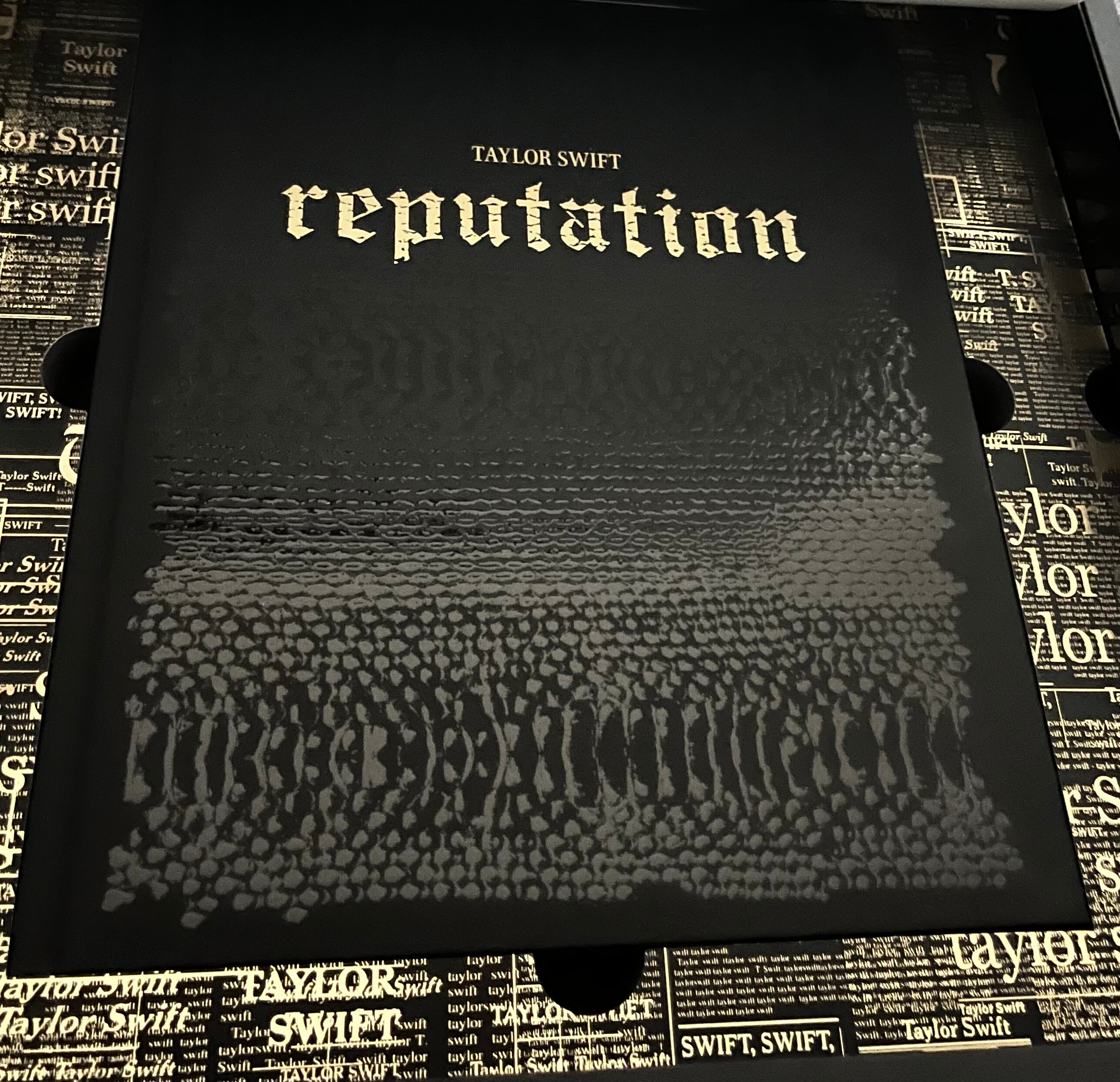 【非売品】Taylor Swift reputation Tour book Taylor Swift Reputation Vip Book for sale | eBay
