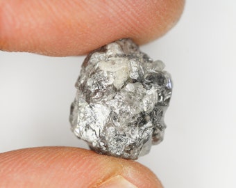 12.50 CT 14.9 x 11.0 MM ラフダイヤモンド カットされていない