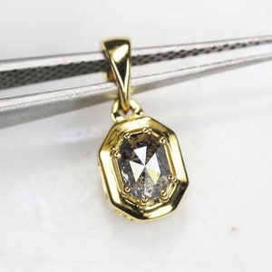127.80 CT 36.5 X 28.0 MM Natural Loose Rough Diamond, Raw 127.80 CT 36.5 X 28.0 MM Natural Loose Rough Diamond, Raw