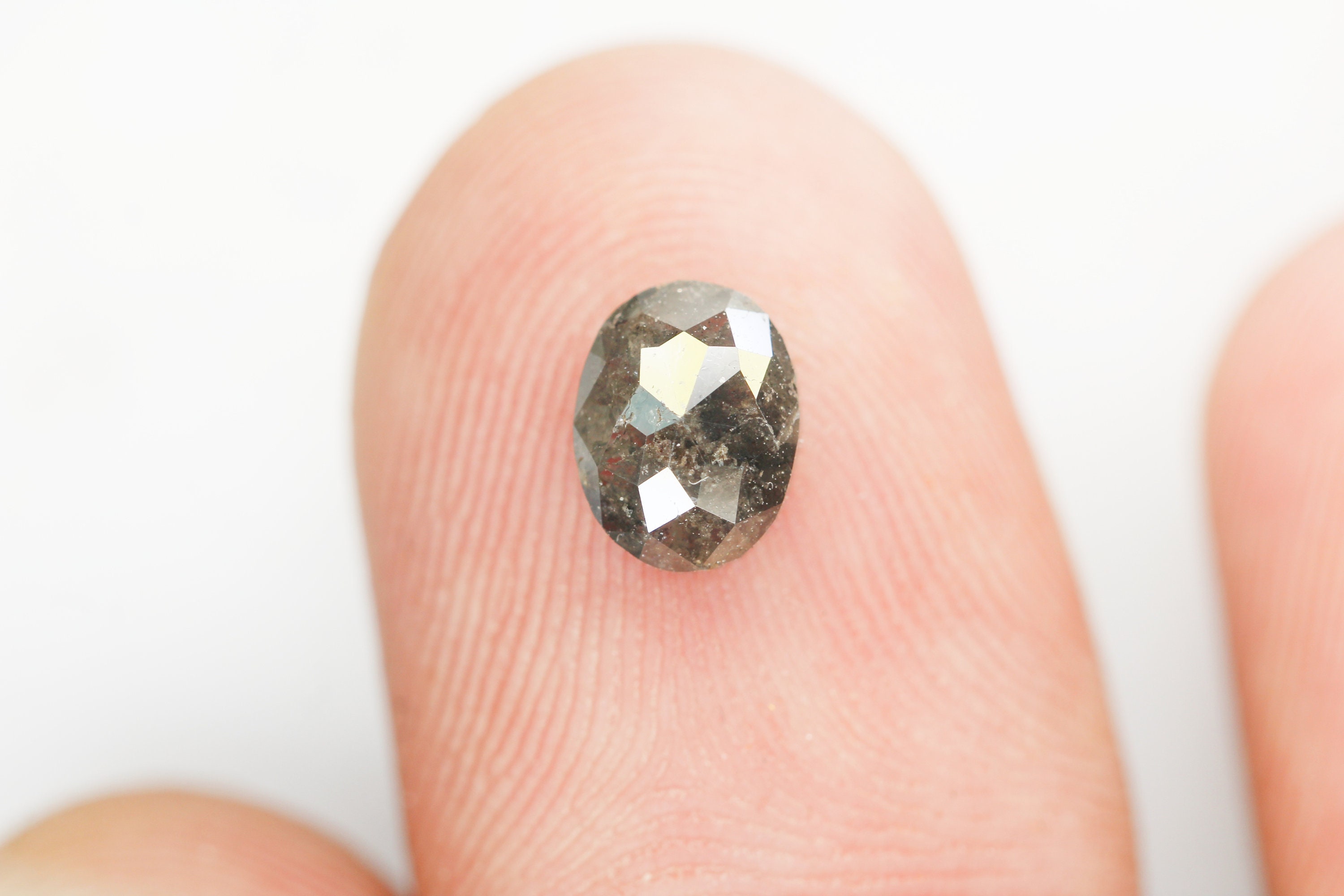 1.08 Ct, 7.3 X 5.6 X 2.6 MM, Oval Shape Salt and Pepper