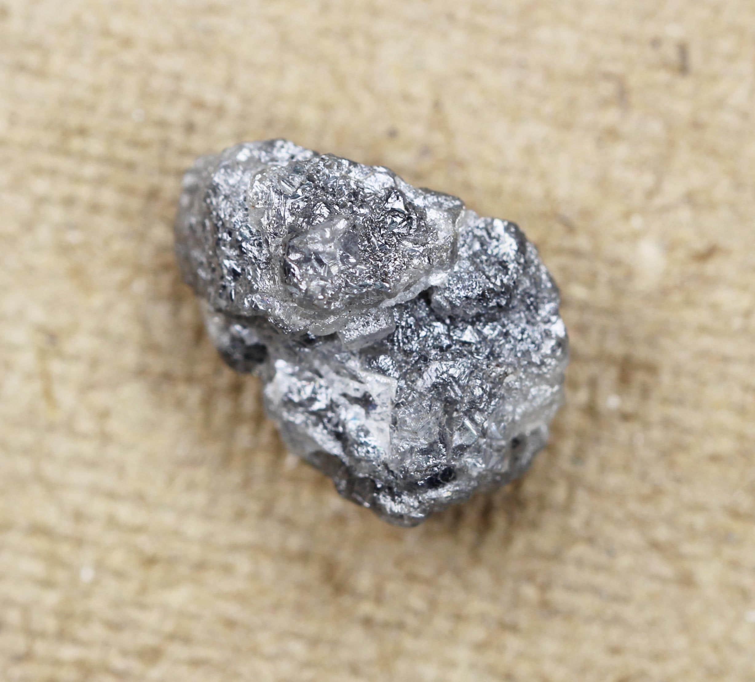 天然石 グレー 大きめ 不規則形状 3.28 CT 天然ルースダイヤモンド原石 グレー 不規則形状 ジュエリー用