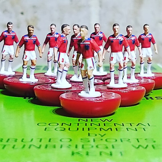 Subbuteo 1:100 scale table soccer football teams and accesso