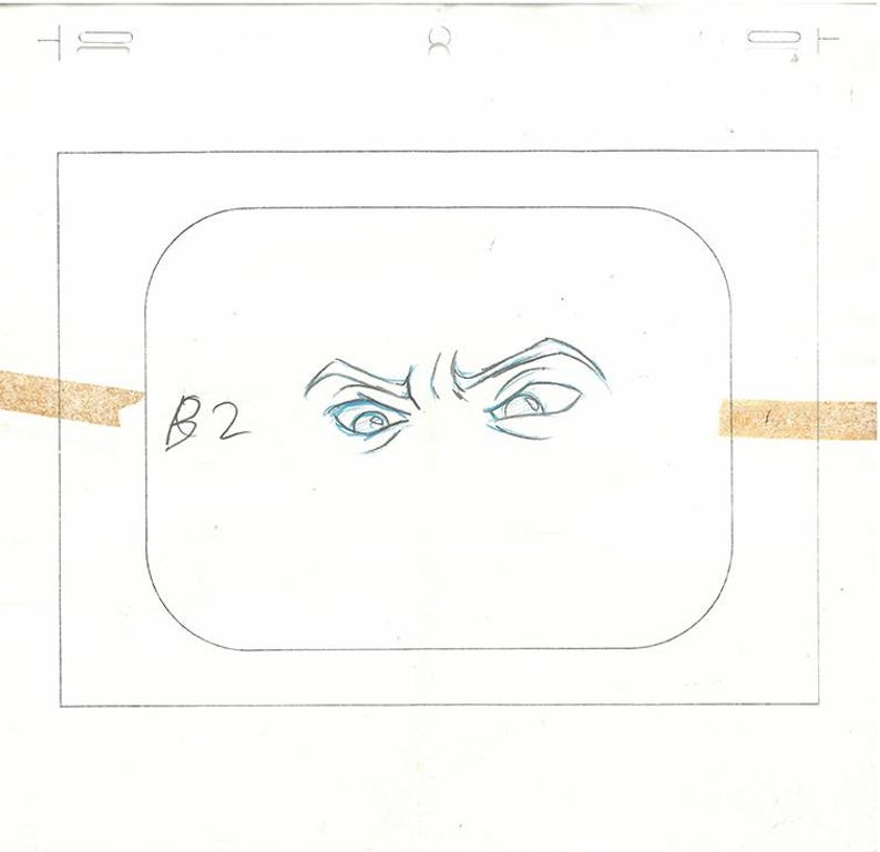 Puede incluir: Una celda de animaci&oacute;n dibujada a mano que presenta un primer plano de los ojos de un personaje. Los ojos est&aacute;n dibujados con l&aacute;piz azul, con el ce&ntilde;o fruncido, transmitiendo una expresi&oacute;n intensa o enojada. La celda est&aacute; marcada con el n&uacute;mero "B2".