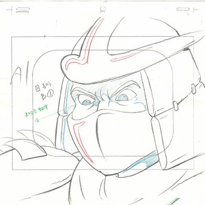 Puede incluir: Un boceto a l&aacute;piz de un personaje de la serie animada Teenage Mutant Ninja Turtles. El personaje lleva un casco blanco con detalles rojos y una m&aacute;scara facial. Los ojos del personaje est&aacute;n entrecerrados y el boceto incluye texto coreano.