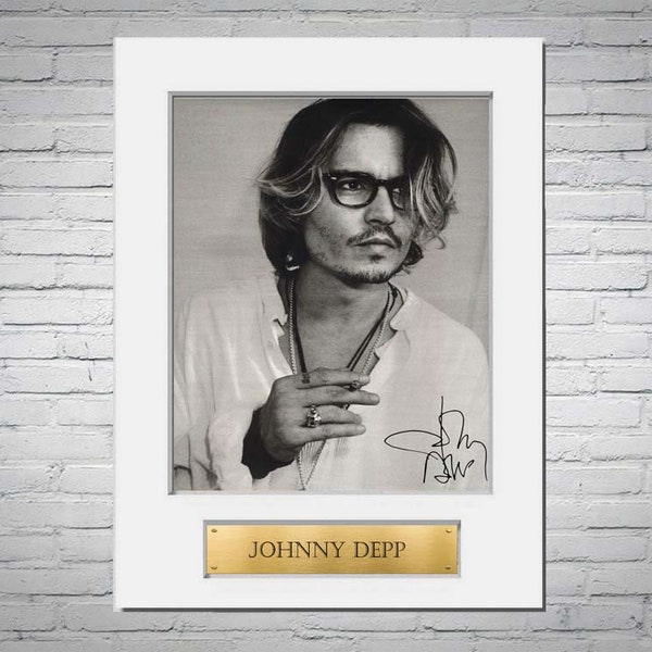 Johnny Depp firmó el regalo de montaje de la pantalla de fotos A4 Autograph