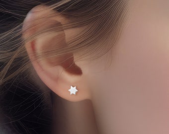 Boucles d’oreilles Star of David, Boucles d’oreilles Magen David, Boucles d’oreilles Dainty Sterling Silver Stud, Goujons minimalistes, Boucles d’oreilles en argent minuscules, Boucles d’oreilles modernes