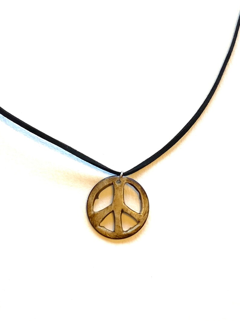 PEACE TEXT PEDANT NECKLACE