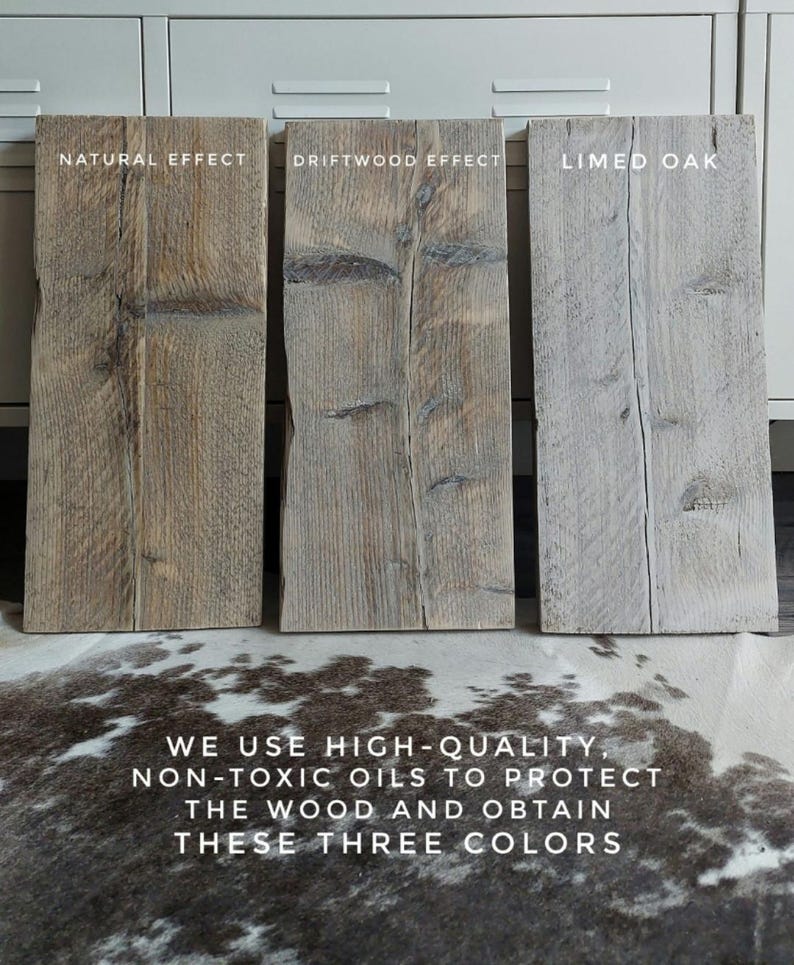 Może przedstawiać: Trzy pr&oacute;bki drewna prezentujące r&oacute;żne wykończenia: naturalne, drewno dryfujące i bielony dąb. Tekst "WE USE HIGH-QUALITY, NON-TOXIC OILS TO PROTECT THE WOOD AND OBTAIN THESE THREE COLORS" znajduje się pod pr&oacute;bkami.